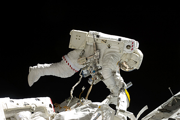 space_shuttle_endeavour_outer_space05.jpg