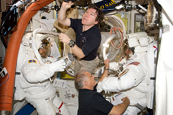space_shuttle_endeavour_team03.jpg