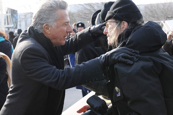 Photographer Annie Leibovitz with Dustin Hoffman