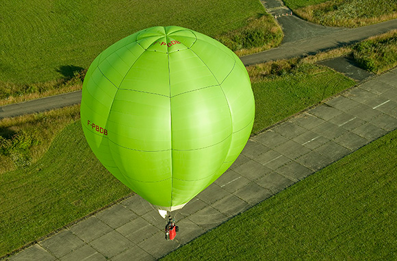 http://www.etoday.ru/uploads/2009/08/09/Lorraine-Mondial-Air-Ballons-9.jpg