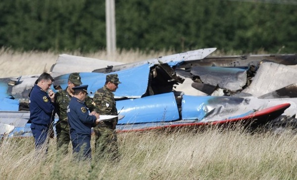 maks2009_aviashow_russkie_vityazi_su-27_crash2.jpg