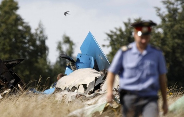 maks2009_aviashow_russkie_vityazi_su-27_crash4.jpg