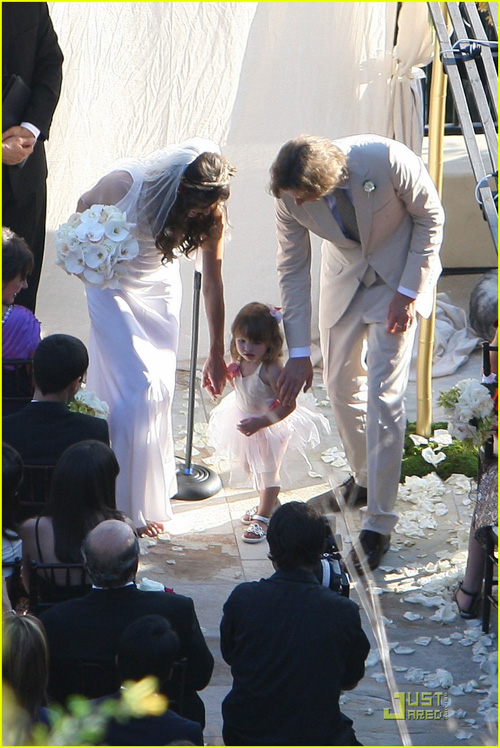 milla-jovovich-wedding-picture-13.jpg