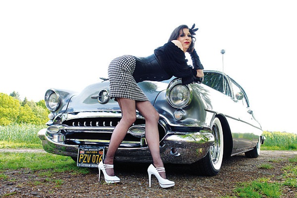 girls_legendary_us_cars_2010_calendar_oldsmobile_super_88_1955.jpg