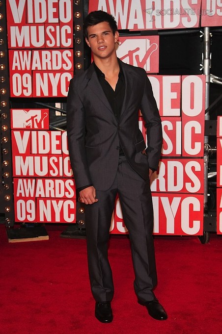 Taylor Lautner.jpg