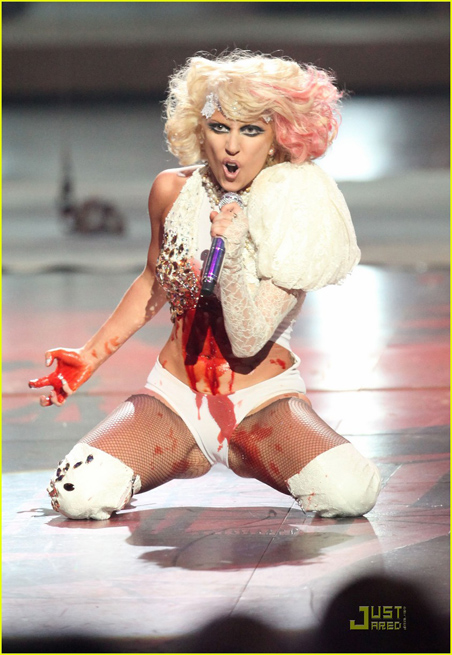 lady-gaga-2009-mtv-vma-01.jpg