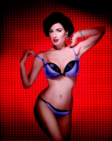 gallery_enlarged-0928_dita_wonderbra_01.jpg