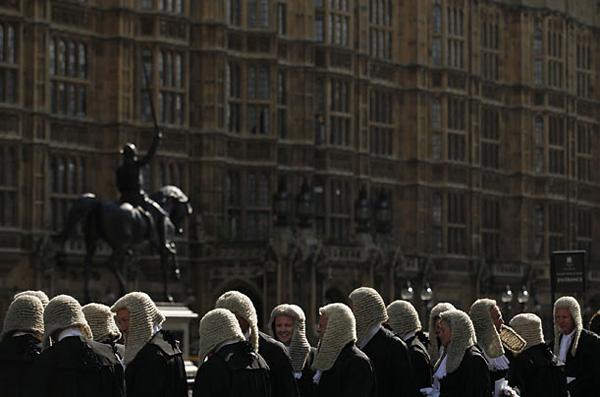 Судьи идут к Вестминстерскому Дворцу Лондона