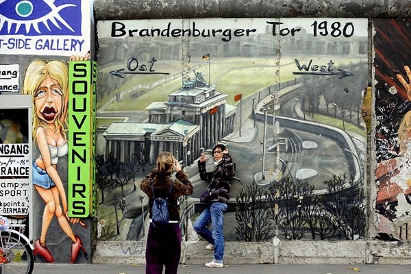 east_side_gallery03.jpg