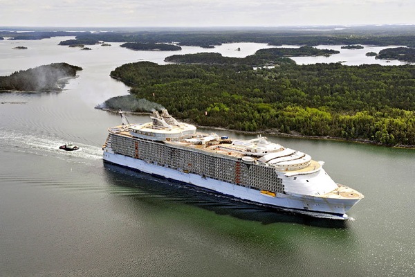 Самый большой в мире круизный лайнер Oasis of the Seas