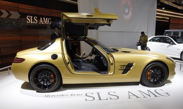 dubai_motor_show_mercedes_sls_amg_gold3.jpg