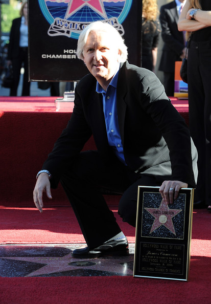 Джеймс Кэмерон и его звезда на Аллее Славы в Голливуде