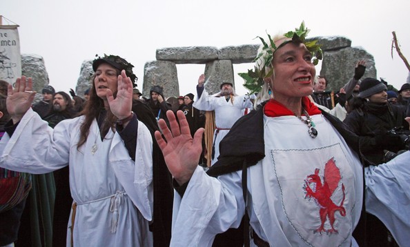 Сотни друидов и язычников собрались у Стоунхэнджа в Англии