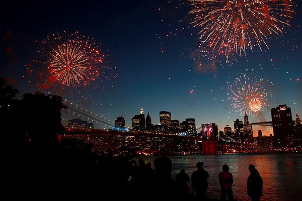 new_york_manhattan_fireworks.jpg
