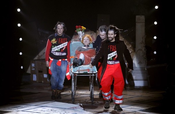 Миланская неделя мужской моды - показ коллекции Vivienne Westwood