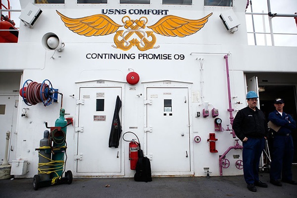 USNS_comfort_7.jpg