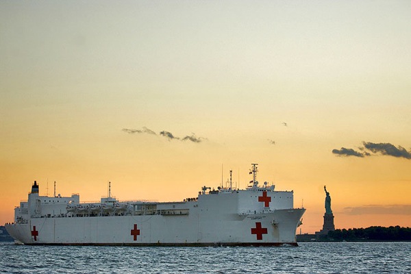 USNS_comfort_8.jpg