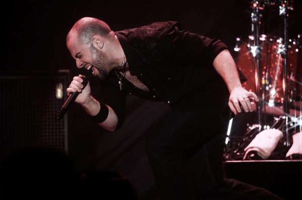 chris_daughtry_webmley_arena_london.jpg