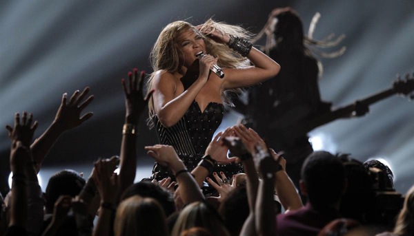 Beyonce - Grammy Awards 2010