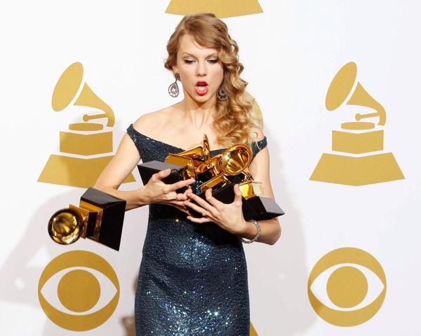 grammy_awards_2010_taylor_swift3.jpg