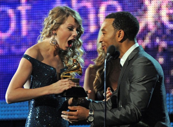 grammy_awards_2010_taylor_swift_john_legend.jpg