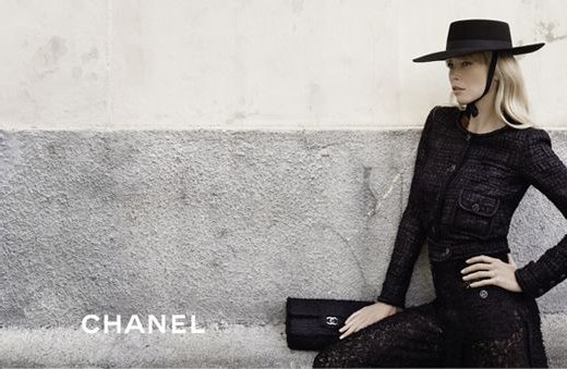 Chanel Spring Summer 2010 02.jpg