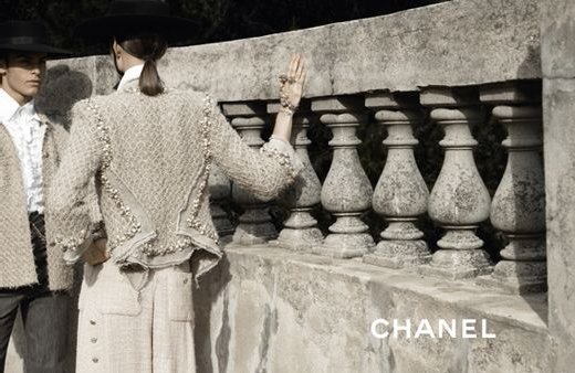 Chanel Spring Summer 2010 07.jpg