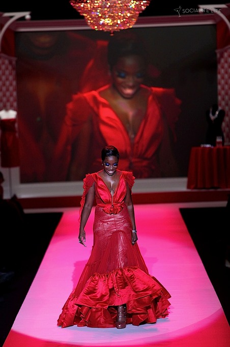 gallery_main-heart-truth-red-dress-runway-2010-photos-02122010-44.jpg