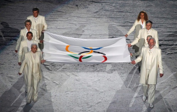 winter_olympics_vancouver_opening22_flag_donald_sutherland.jpg