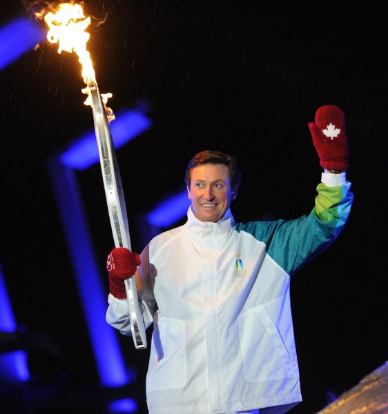 winter_olympics_vancouver_opening24_fire_wayne_gretzky.jpg