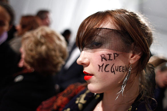new_york_fashion_week_bobbie_bond_rip_mcqueen.jpg