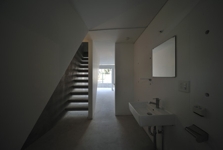 dzn_MM-apartment-by-Hiroyasu-Sakaguchi-14.jpg