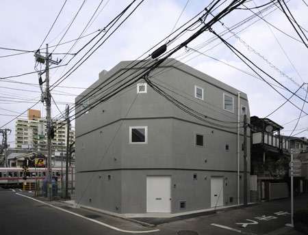 dzn_MM-apartment-by-Hiroyasu-Sakaguchi-2.jpg