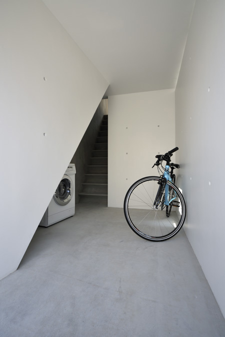 dzn_MM-apartment-by-Hiroyasu-Sakaguchi-4.jpg