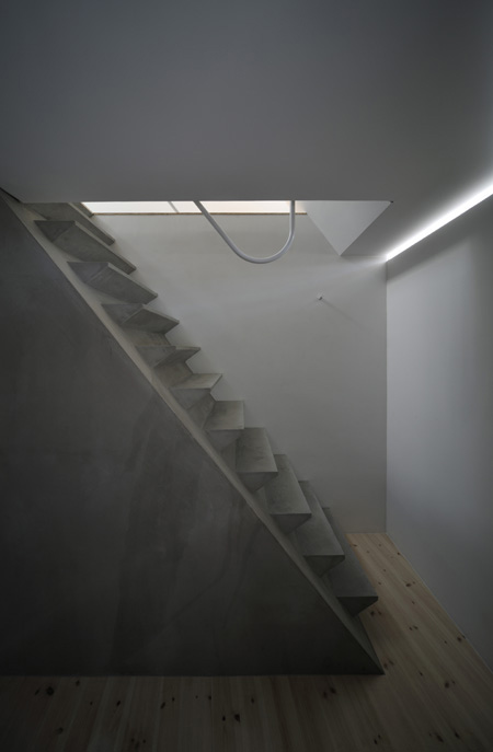 dzn_MM-apartment-by-Hiroyasu-Sakaguchi-6.jpg