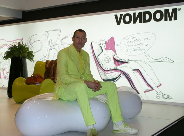 vondom_250210_09-940x935_.jpg