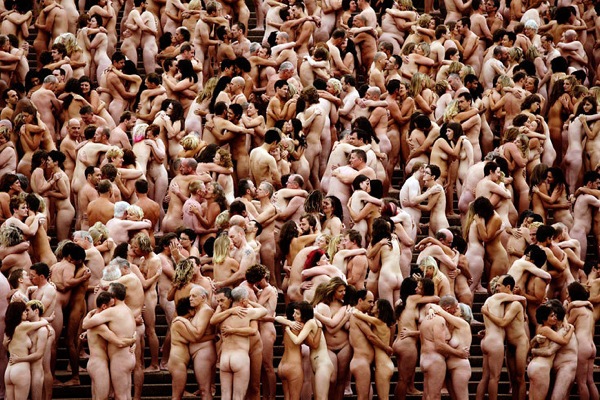 spencer_tunick_sydney_opera_house03.jpg