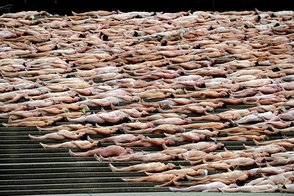 spencer_tunick_sydney_opera_house04.jpg