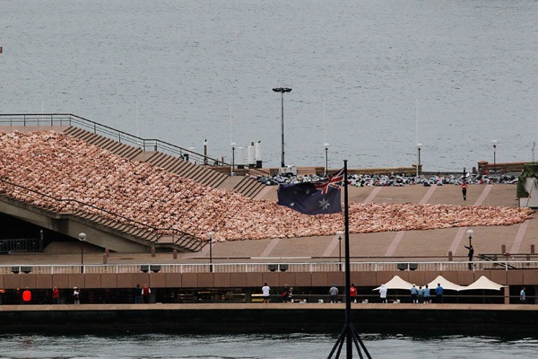 spencer_tunick_sydney_opera_house08.jpg