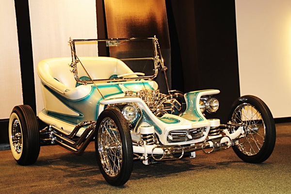 petersen_automotive_museum_1959_outlaw_ed_big_daddy_roth.jpg