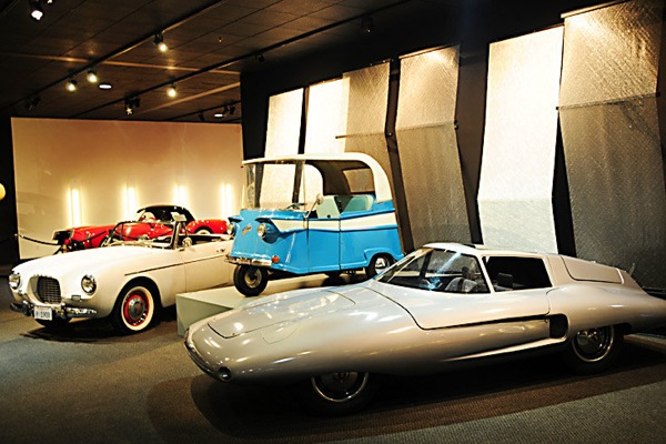 petersen_automotive_museum_covington_tiburon_taylor-dunn_trident_volvo_p-1900.jpg