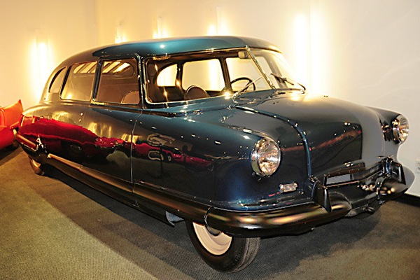 petersen_automotive_museum_stout_scarab_experimental_1946.jpg