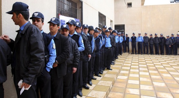 iraq_parliament_elections13_policemen_kurdish_city_arbil.jpg