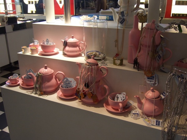 17alice-wonderland-london-selfridges-oxford-street-paperoddbird_.jpg