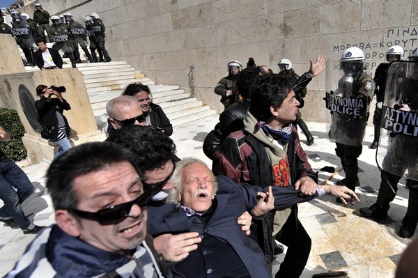 greece_unrest_protests09.jpg