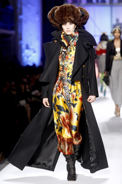 jean_paul_gaultier_fw_2010_paris_fashion_week12.jpg