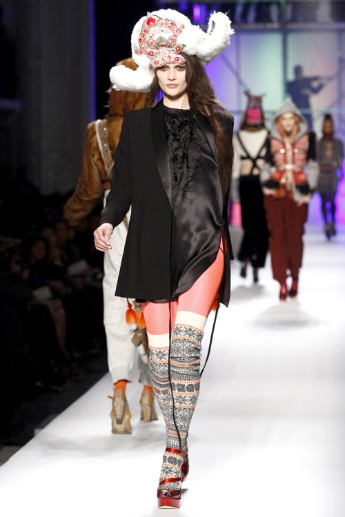 jean_paul_gaultier_fw_2010_paris_fashion_week13.jpg
