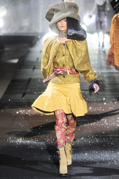 john_galliano_fw_2010_paris_fashion_week07.jpg