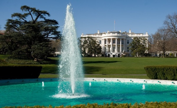 st_patricks_day_white_house_green_fountain.jpg