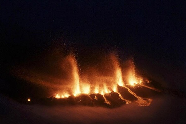 Извержение вулкана Эйяфьятлайокудль в Исландии